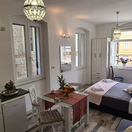 Old Square View Apartment Split Buitenkant foto
