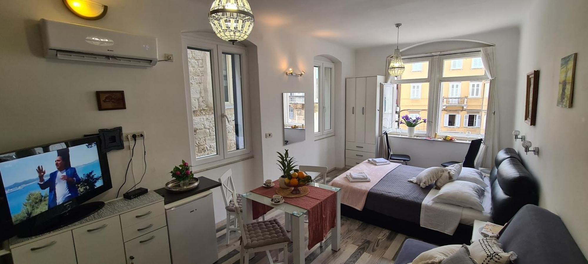 Old Square View Apartment Split Buitenkant foto